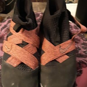 Nike wrap tennis shoes